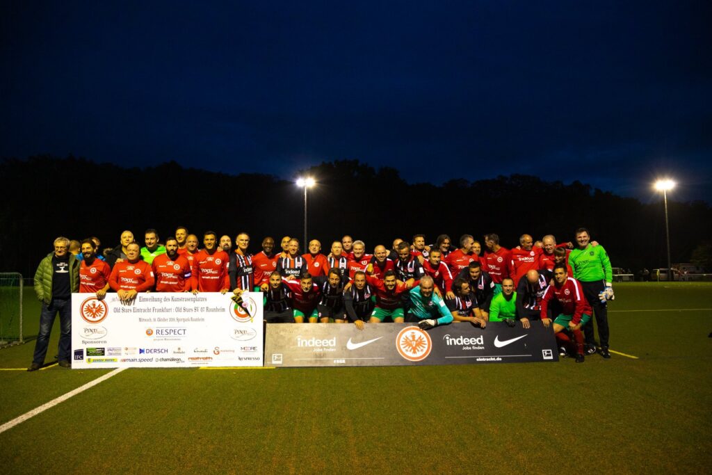 Einweihungsspiel des neuen Kunstrasens im Sportpark Raunheim gegen die Traditionsmannschaft von Eintracht Frankfurt, Oktober 2019