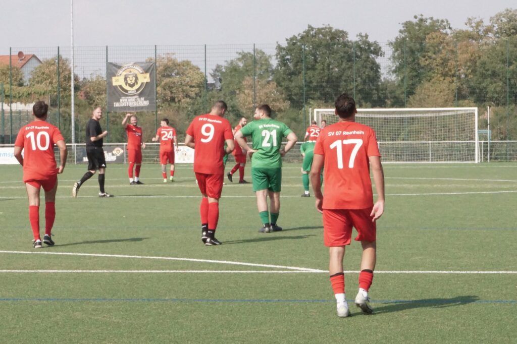 Spieler des SV 07 Raunheim beim Heimspiel im Sportpark, August 2026